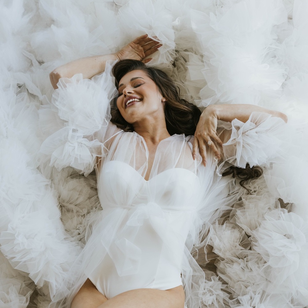 Voir Bustie Elegant White Women's Intimate Bodysuit